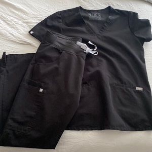 Figs set! Black technical collection.